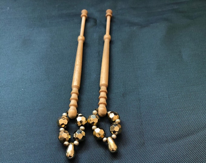 Lacemaking bobbins