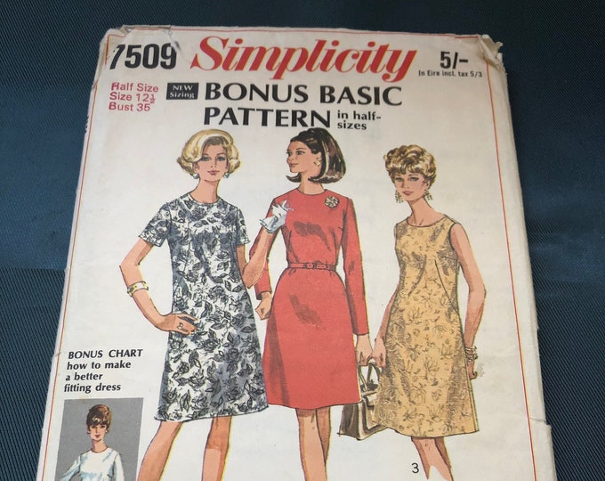 Simplicity 7509 Sewing Pattern, ladies dresses, Vintage, cut, complete.
