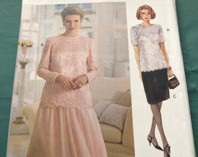 Vogue, Ladies skirt and top Sewing Pattern, Factory Folded, Vogue 8635