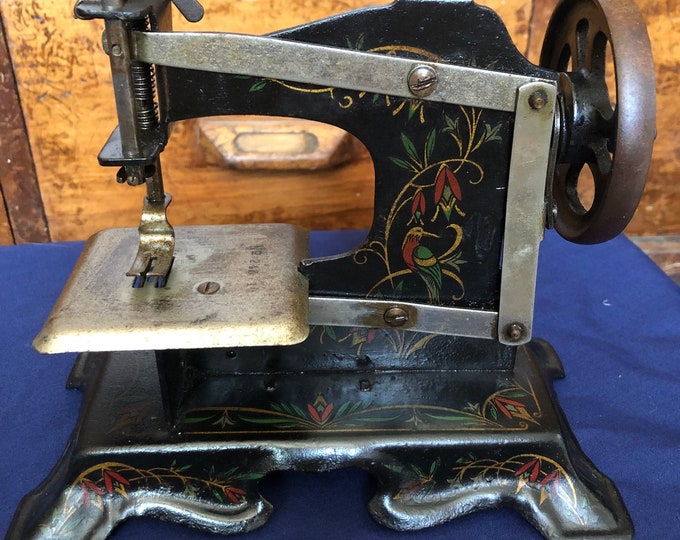 Muller Childs Sewing Machine hand crank, vintage