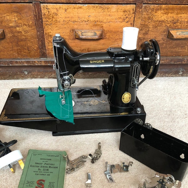 Featherweight, Singer sewing machine, 221K