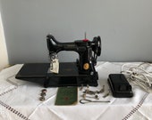Featherweight, Singer sewing machine, 221
