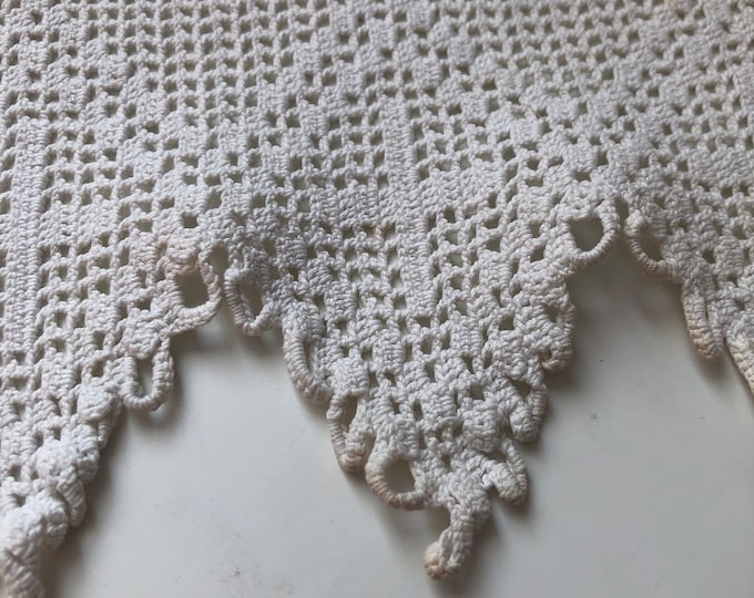 Vintage off-white lace ribbon, embellishment, notions