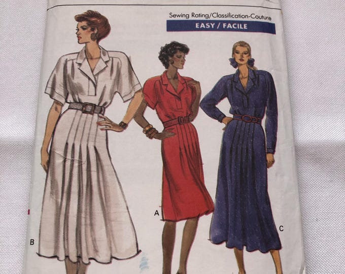 Vogue Pattern 7499 - Ladies smart dress, Factory Folded