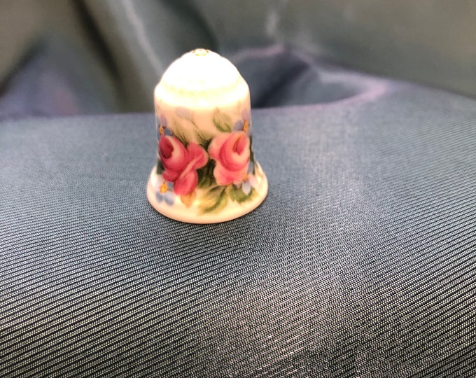 Vintage Thimble - Royal Adderley - Romance