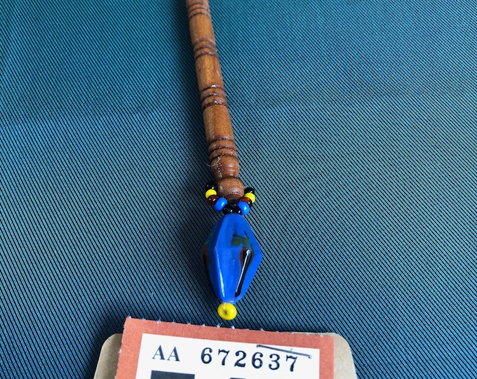 Wooden lacemaking bobbin