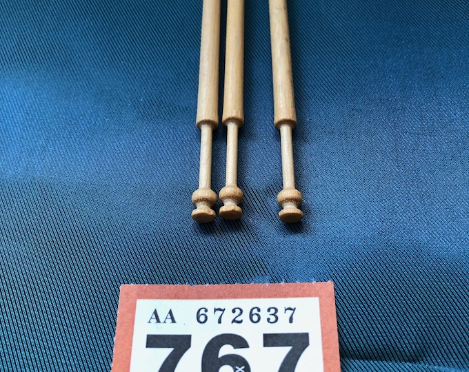 Wooden lacemaking bobbin