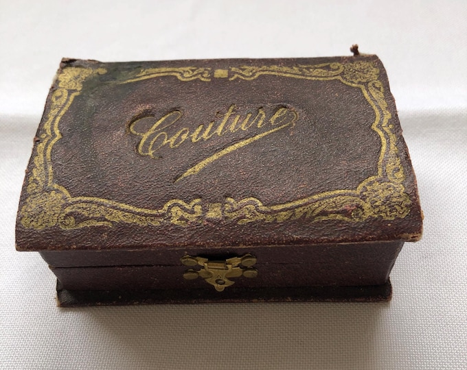 Vintage jewellery/sewing/manicure/fashion box