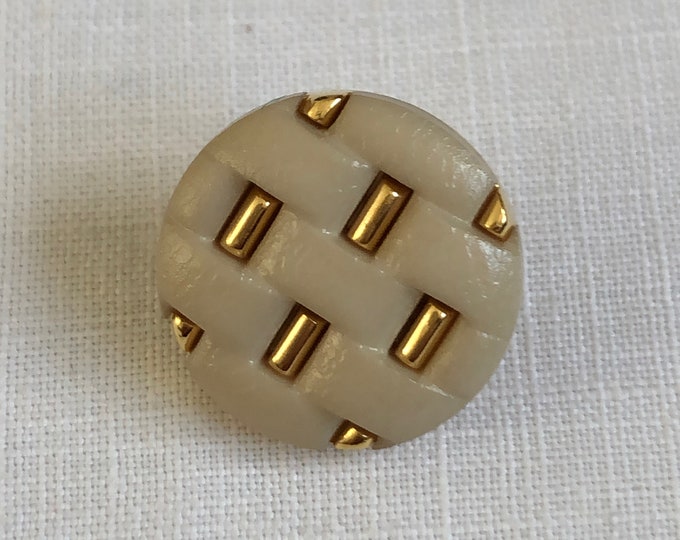 Buttons, Vintage circular cream fashion buttons