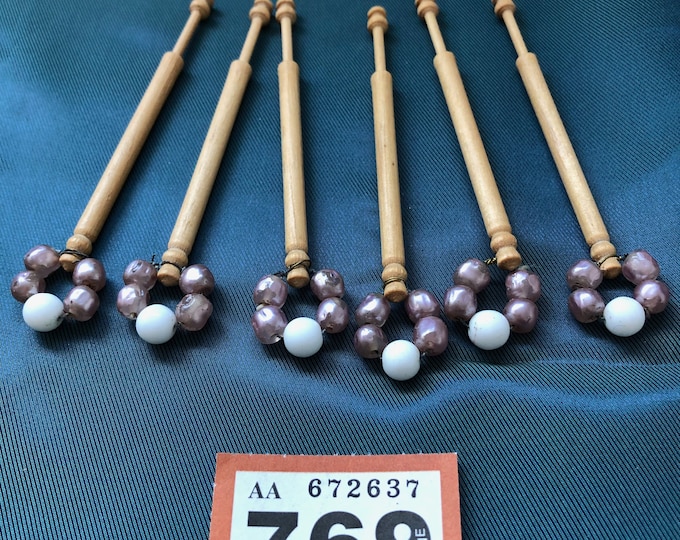 Wooden lacemaking bobbin