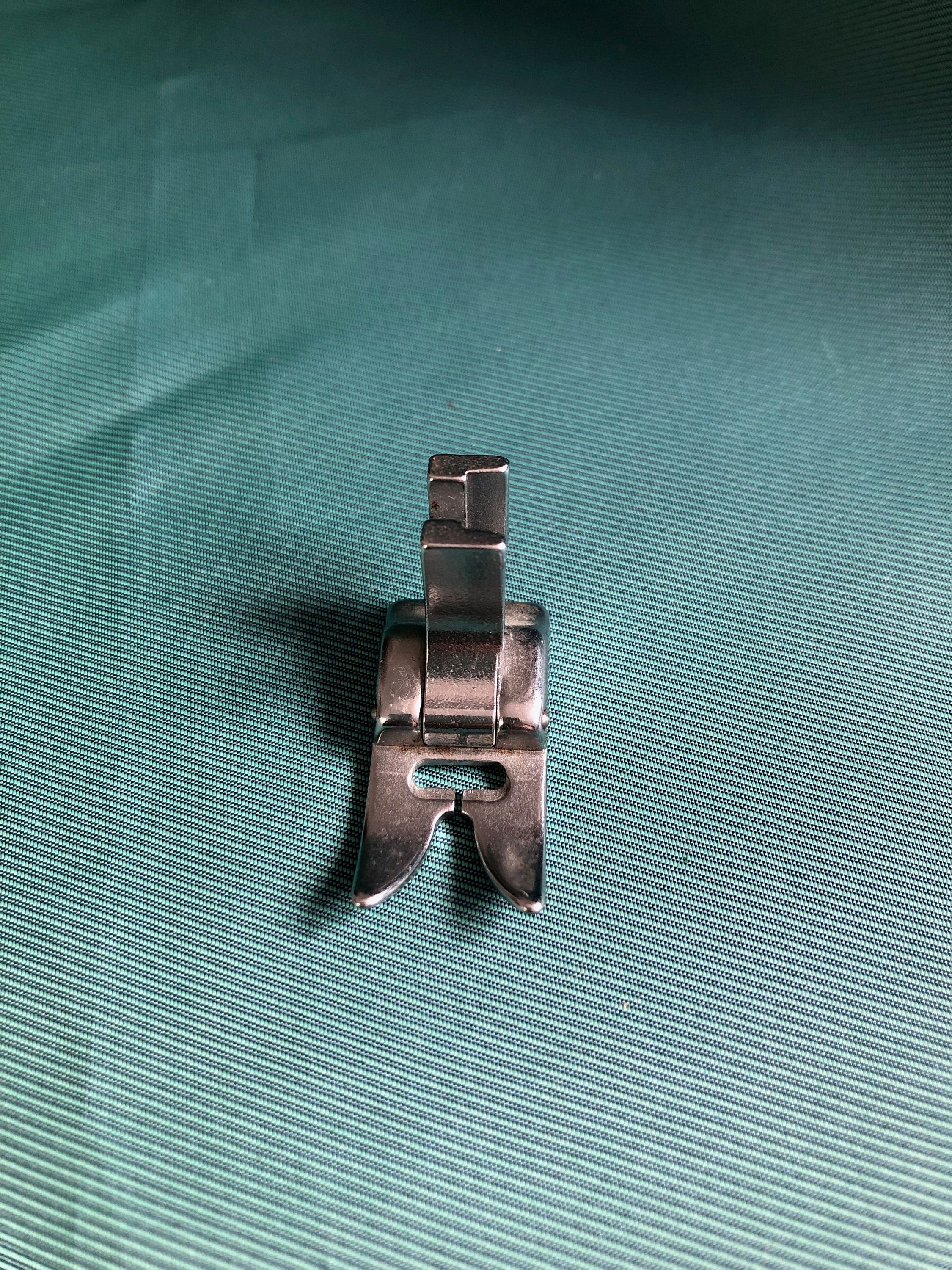 211 Right Compensating Presser Foot