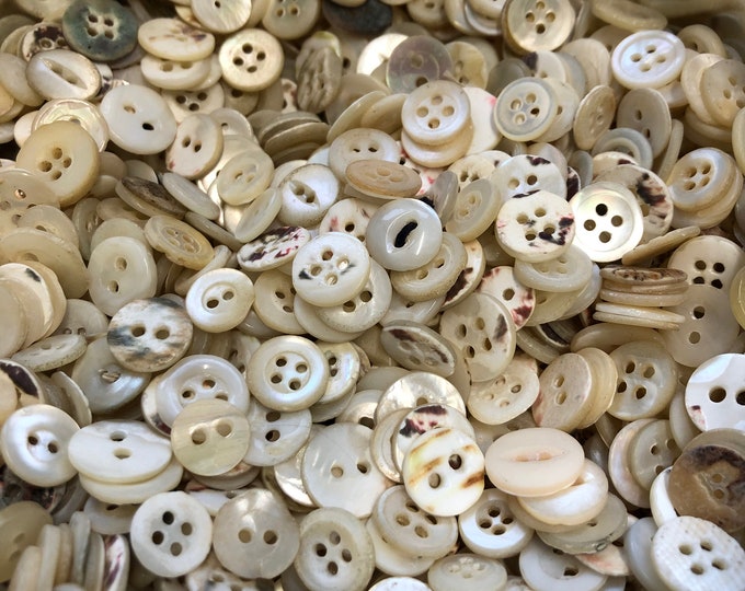 Mixed bag of 100 Vintage shell buttons