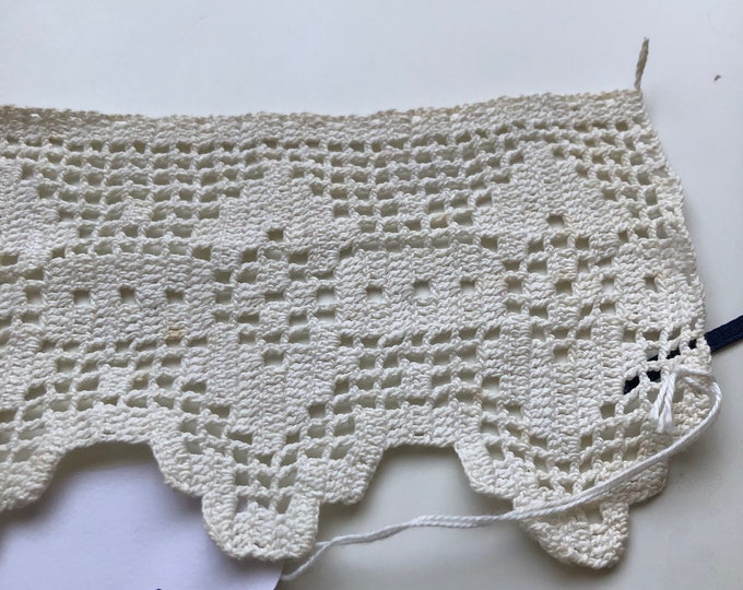 Vintage off-white lace ribbon, embellishment, notions