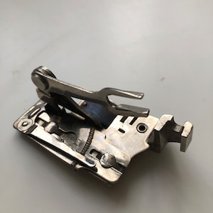 Singer sewing machine,  Early Ruffler