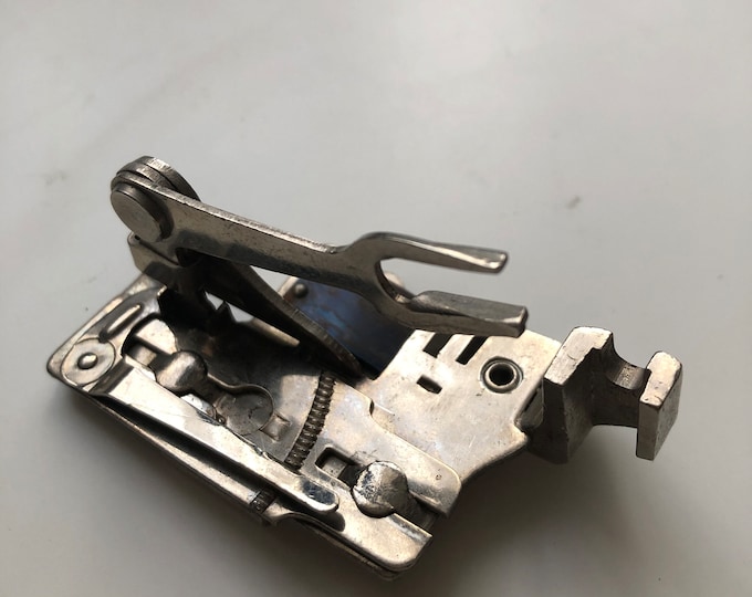 Singer sewing machine,  Early Ruffler