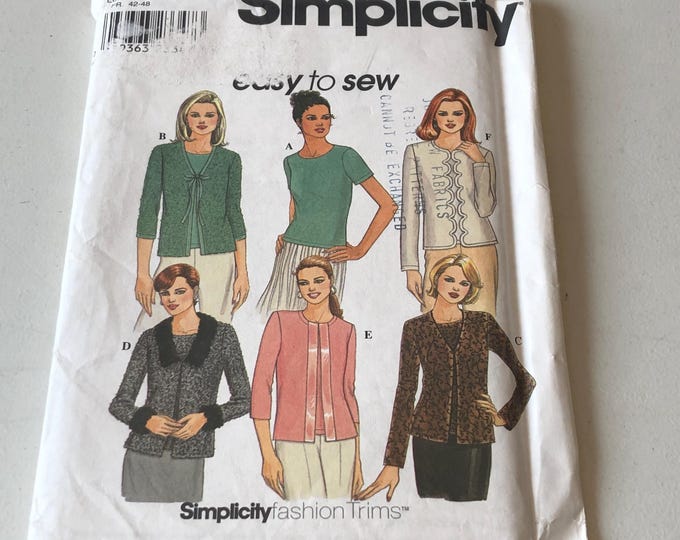Ladies knitted top and cardigan paper Sewing Pattern, Factory Folded, Simplicity 8875