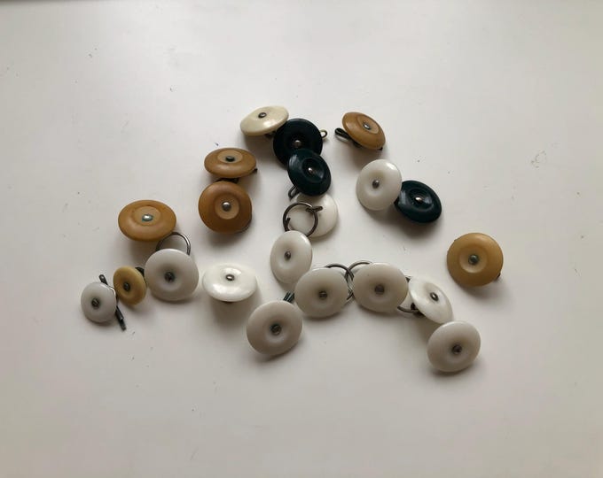 Vintage removable buttons x 21