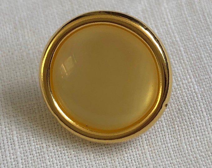 Buttons, Vintage circular pale yellow fashion buttons