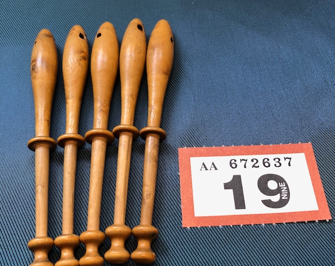Lacemaking bobbins with holes for spangles