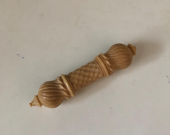 Vintage carved Sewing Etui