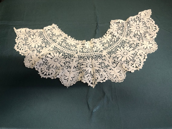 Vintage handmade lace collar
