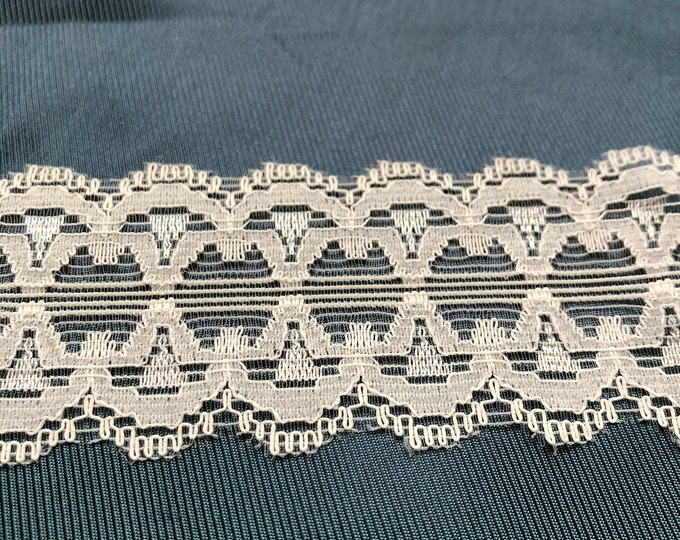 Vintage cream lace ribbon, embellishment, notions