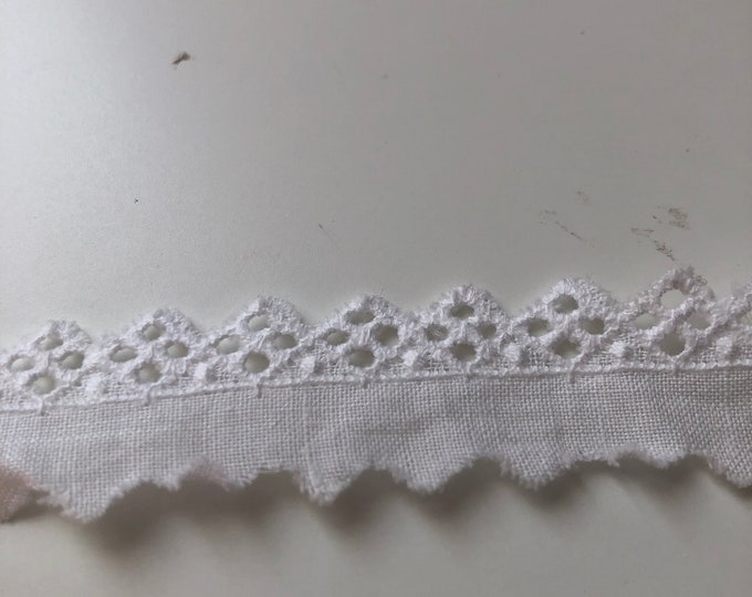 Vintage white lace ribbon, embellishment, notions