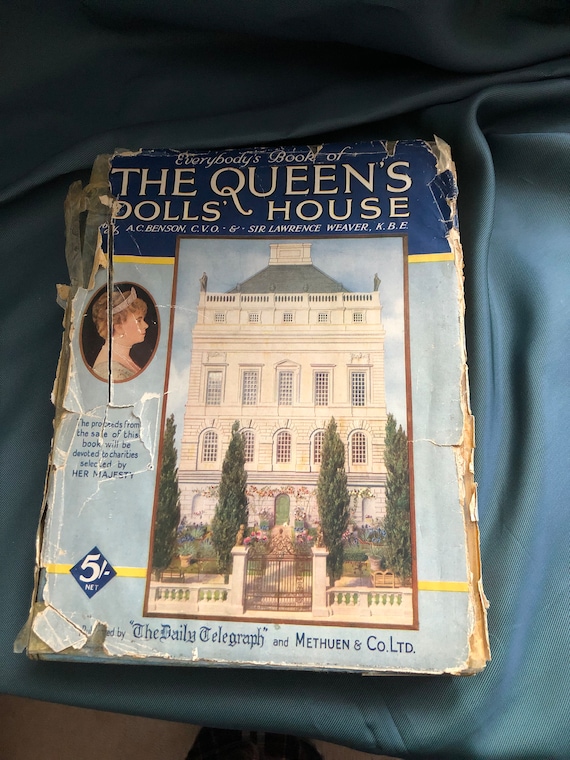 【洋書】THE QUEEN'S DOLLS' HOUSE POSTCARDS 800px-