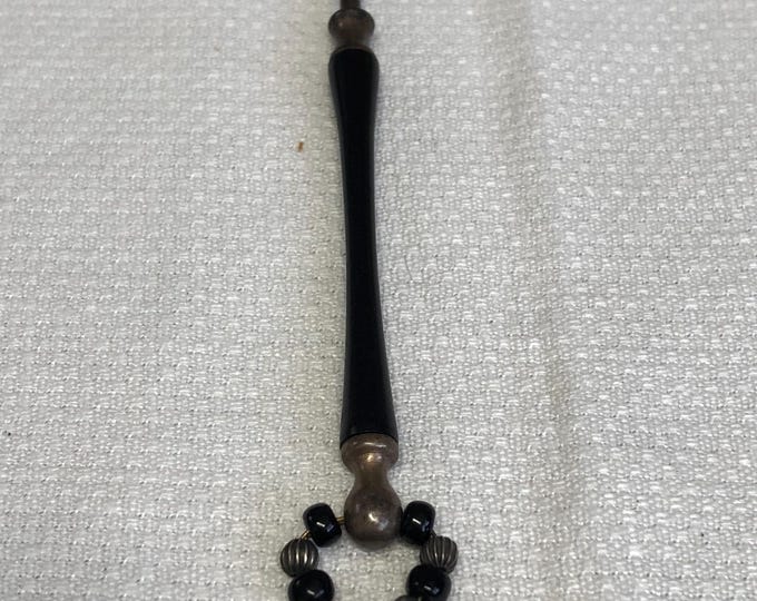 Single metal lacemaking bobbin