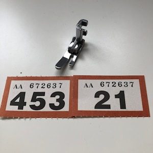 Singer sewing machine, Simanco 45321, standard hinged presser foot