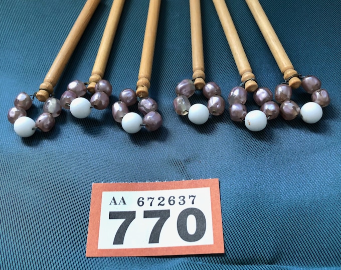 Wooden lacemaking bobbin