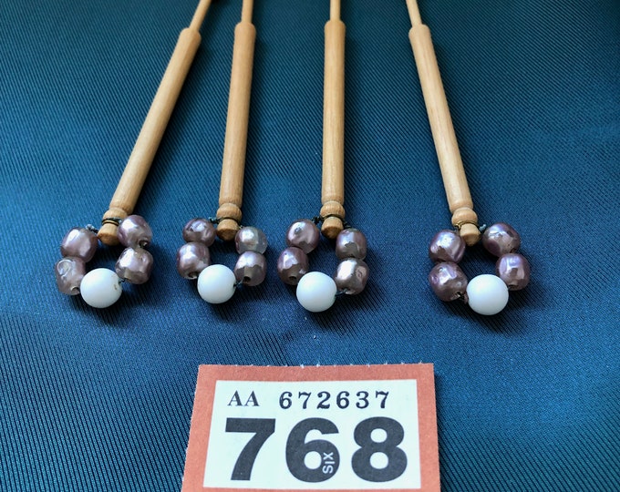 Wooden lacemaking bobbin