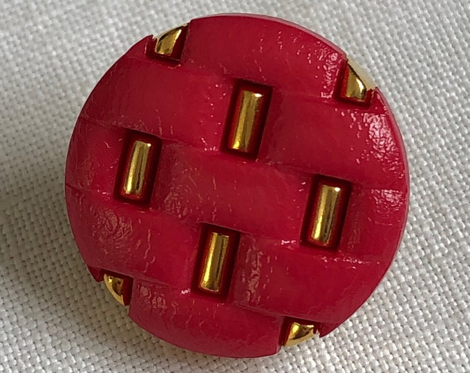 Buttons, Vintage circular pink / red fashion buttons