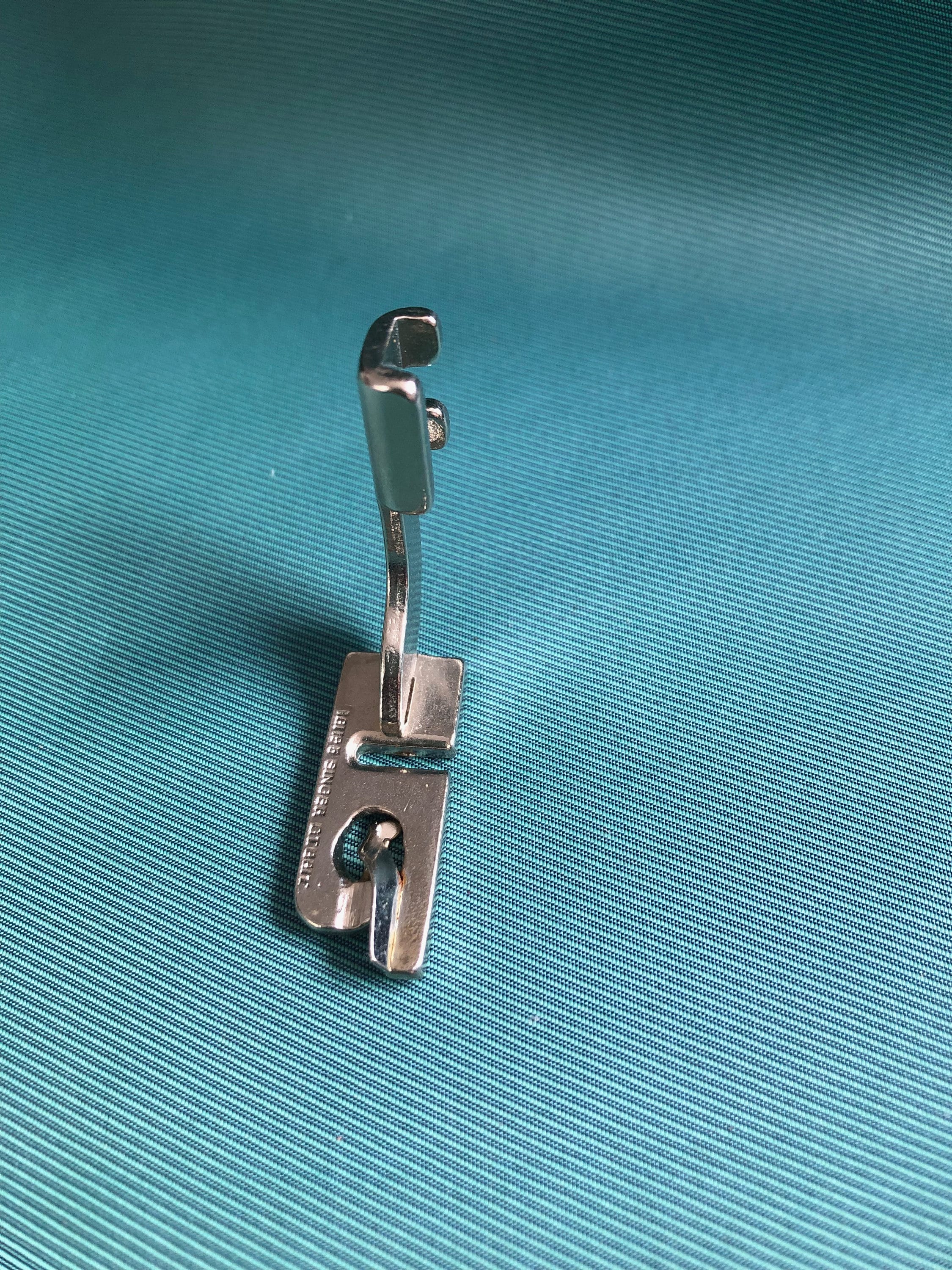 Singer Old Style Vertical Needle Low Shank Snap-on Zipper Foot for Narrow  Low Shank Foot Holder 