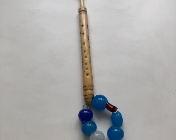 Bone/horn  lacemaking bobbin - Dear Aunt