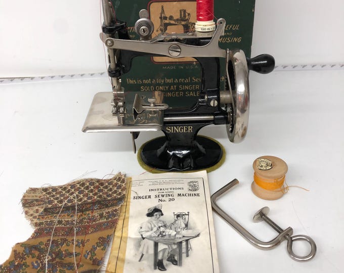 Singer 20 Sewing Machine hand crank in original box