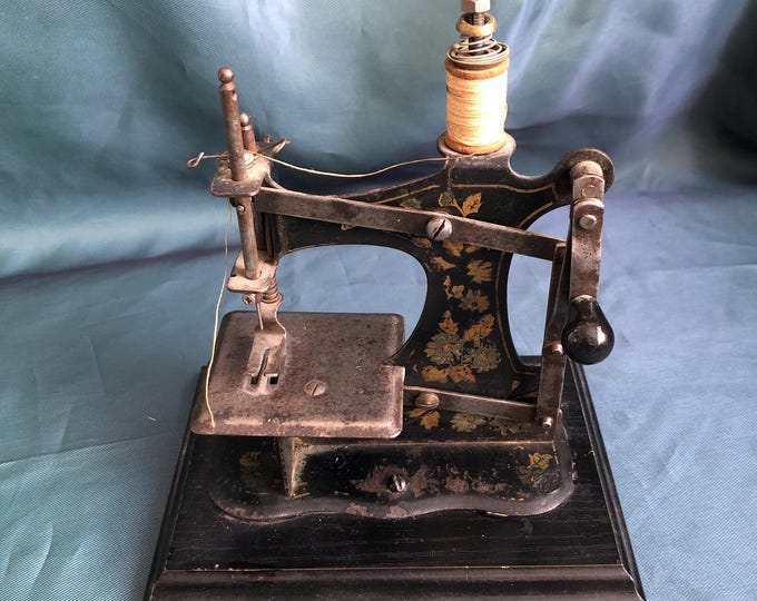 Muller No. 1 Childs Sewing Machine hand crank, vintage