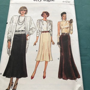 Vogue, Ladies skirt Sewing Pattern, Factory Folded, Vogue 9790