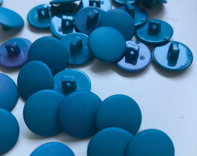Buttons x 6, Vintage circular bright blue fashion buttons