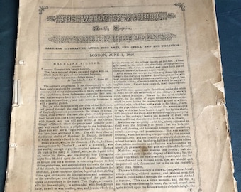 Pode incluir: Uma página em preto e branco de uma revista vintage, "The World of Fashion", com o título "Of the Courts of London and Paris" e a data "June 1, 1846". A página apresenta um artigo sobre Madeline Sillier, uma jovem da vila de Prévillers, França.