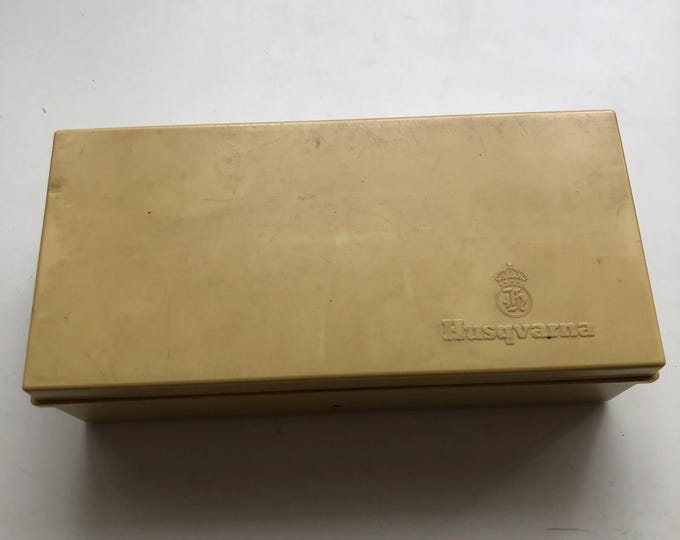 Husqvarna sewing feet box with feet