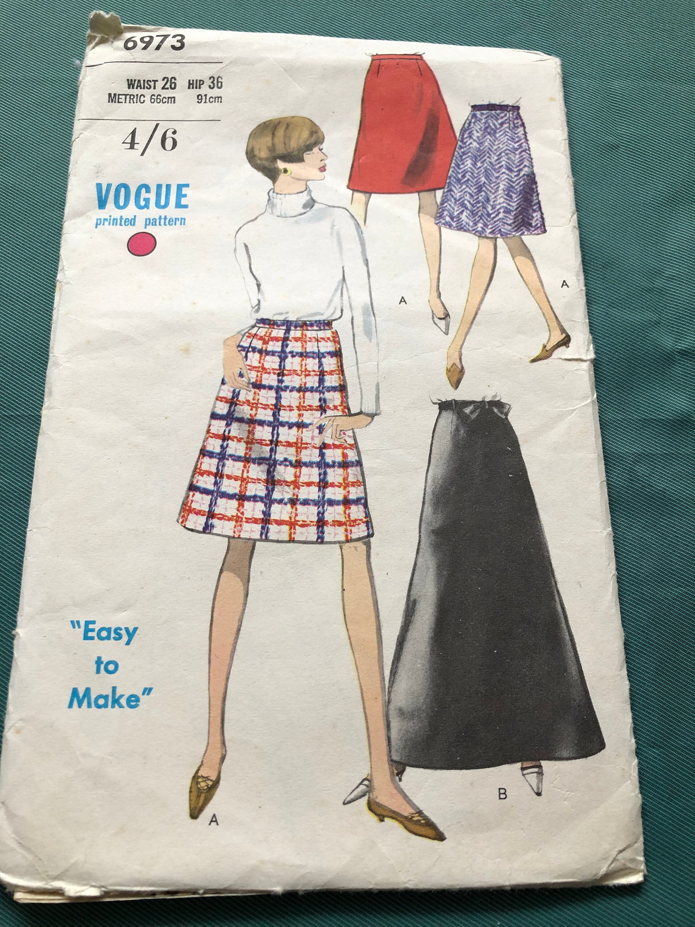 Vogue Ladies skirt Sewing Pattern Factory Folded Vogue 6973
