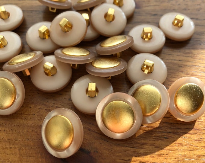 Buttons, Vintage Cream (pearlised) coloured fashion button with gold coloured centre