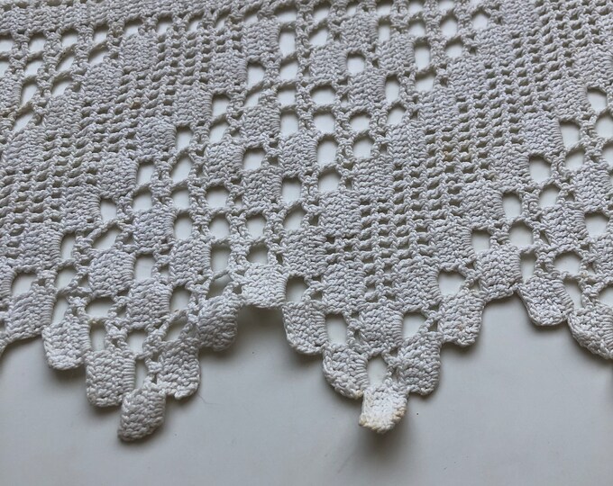 Vintage off-white lace ribbon, embellishment, notions