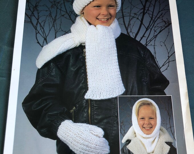 Paper vintage knitting Pattern Sirdar chunky 4677