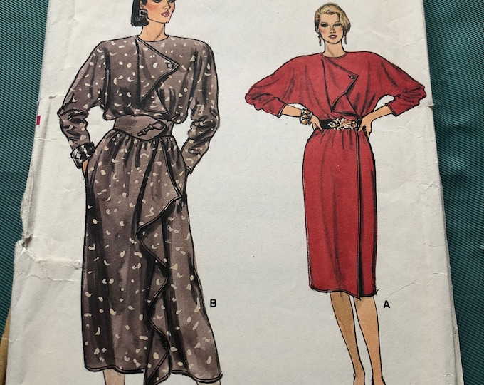 Vogue, Ladies dress Sewing Pattern, Factory Folded, Vogue 9065