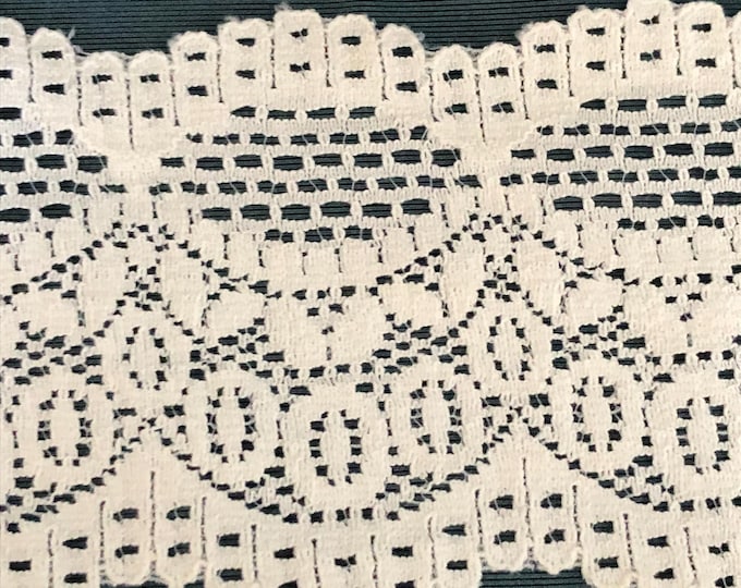 Vintage white lace ribbon, embellishment, notions