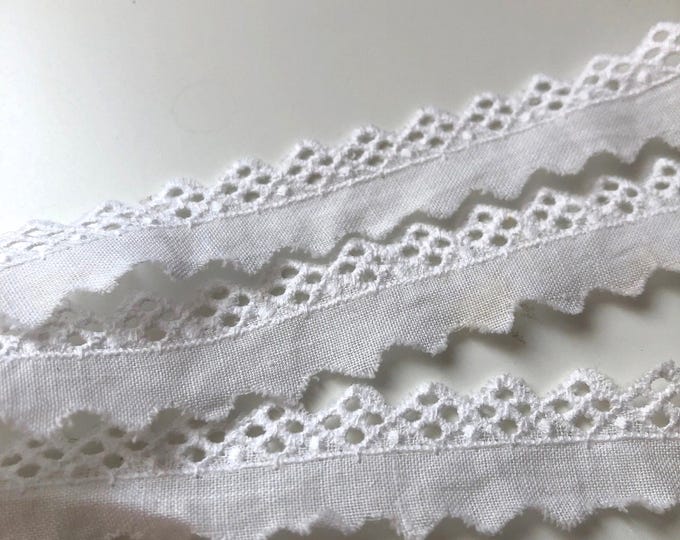Vintage white lace ribbon, embellishment, notions