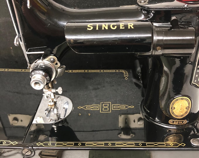 Featherweight, Singer sewing machine, 221K