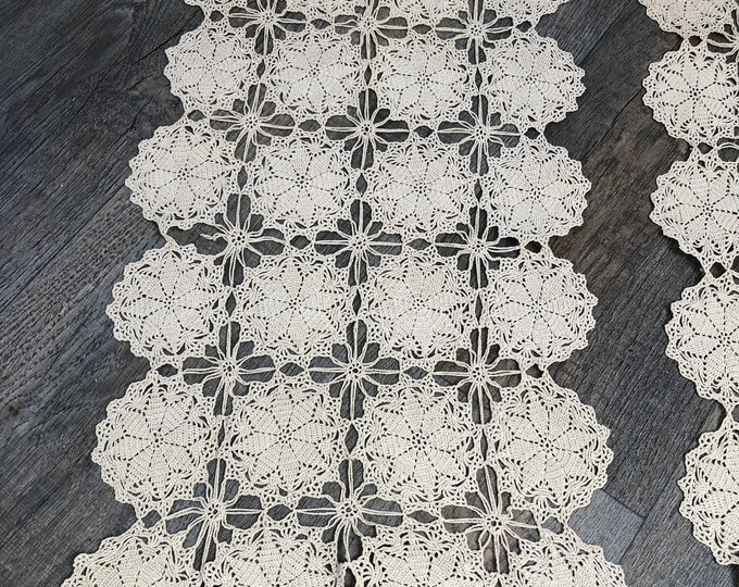 crochet table settings / doilies